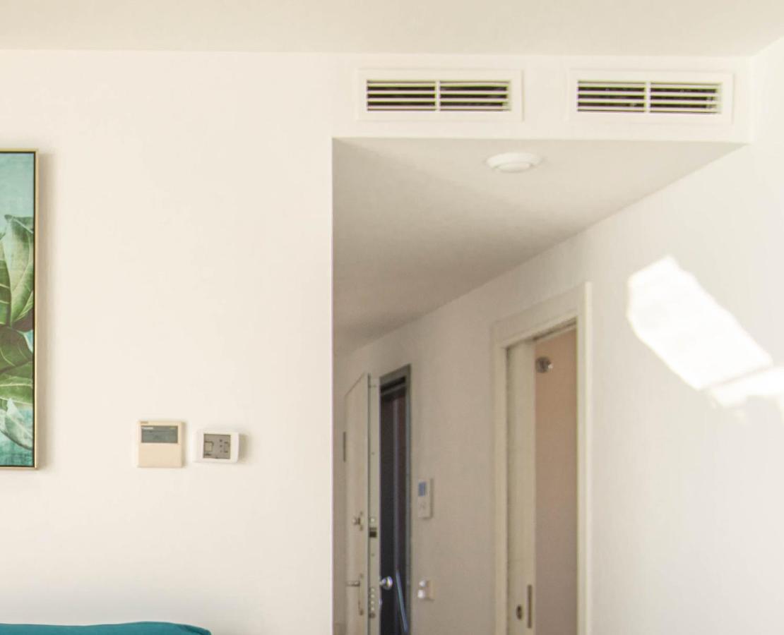 Modern Sea Front East Wind Apartment Аликанте Екстериор снимка